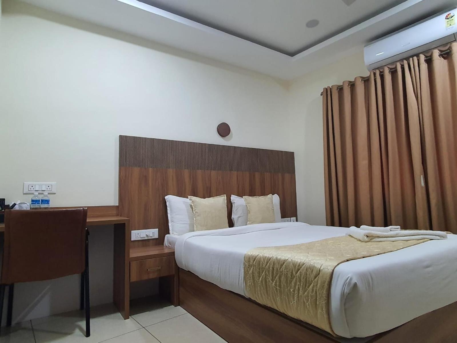 Hotel Deepakam Inn Palakkad Eksteriør bilde