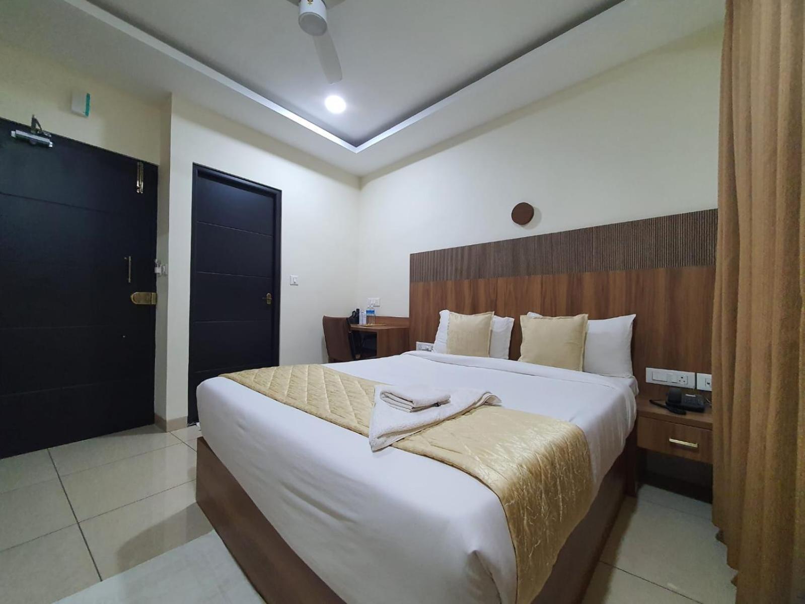 Hotel Deepakam Inn Palakkad Eksteriør bilde