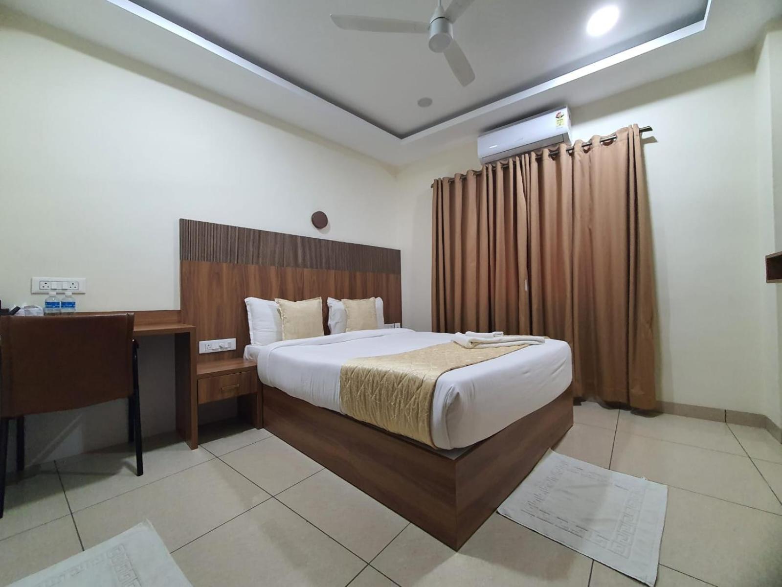Hotel Deepakam Inn Palakkad Eksteriør bilde