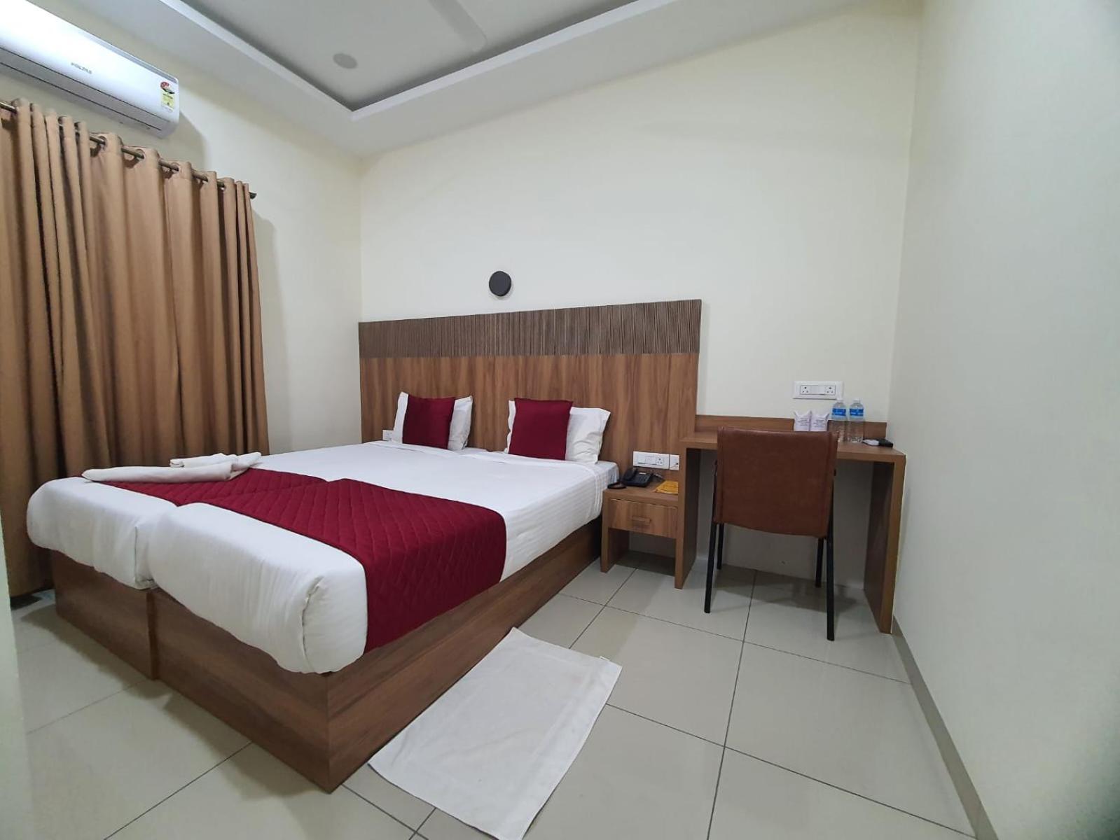 Hotel Deepakam Inn Palakkad Eksteriør bilde
